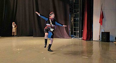 Nazilli'de sağlık çalışanları kurs alıp, zeybek oynadı