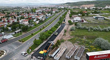 Nevşehir'de sanayi servis yolunda sıcak asfalt serimi başladı