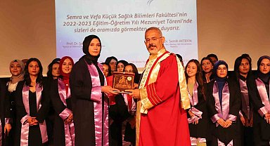 NEVÜ'de gururlandıran mezuniyet