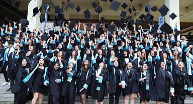 Niğde'de Ebelik ve Hemşirelik Bölümü mezunları ant içti