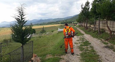 Niksar'da bayram öncesi mezarlıklarda temizlik çalışması