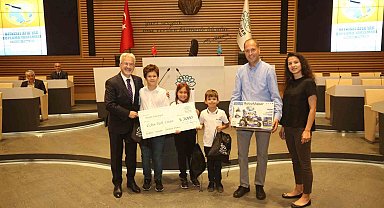 Nilüfer'de minikler atık yağ ve pil toplayarak çevreyi korudu