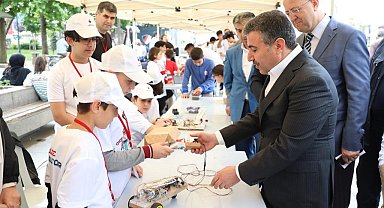 Öğrenciler hazırladıkları projeleri sergiledi