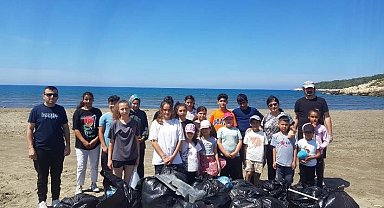 Öğrenciler Karadere Plajı'nda çevre temizliği yaptı