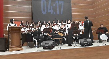 Öğrenciler yılın stresini verdikleri konserle attı