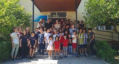 Öğrencilerden köy okuluna kütüphane