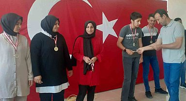 Öğrencilere karne harçlığı verildi