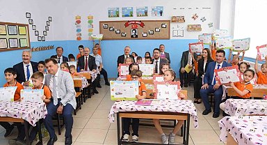 Öğrencilerin karnesi Vali Karadeniz'den