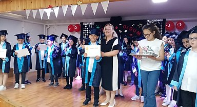 Öğrencilerin mezuniyet coşkusu