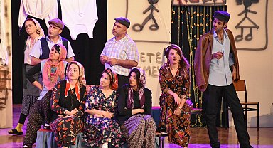 Öğretmenlerin kurduğu tiyatro topluluğunun gösterisi yoğun ilgi gördü