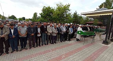 Oğulları tarafından öldürülen anne ve baba son yolculuğuna uğurlandı