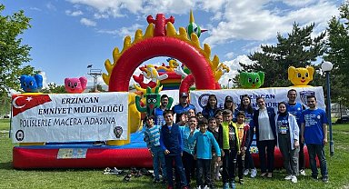 Okul bahçesine kurulan balon park ile minik öğrenciler neşeleniyor