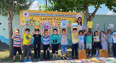 Okuldaki takas pazarıyla aşırı tüketimin önüne geçtiler