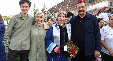 Okuma aşkı bitmedi, 43 yaşında üniversiteden mezun oldu