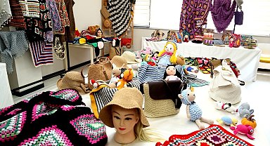 Olgun gençler el emeği eserlerini sergiledi