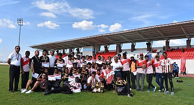 Ömer Halisdemir Anadolu İmam Hatip Lisesi, kriket Türkiye şampiyonu oldu