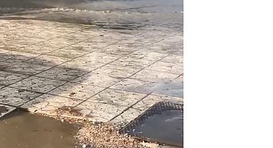 On dakikalık yağış Kırşehir'de rögarları taşırdı