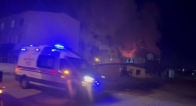 Önce babasını darbetti sonra evi ateşe verdi