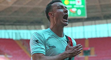 Onur Arı, Eskişehirspor'dan ayrıldığını duyurdu