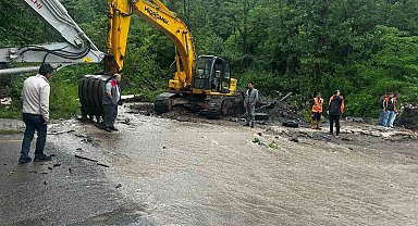Ordu Aybastı'da sağanak etkili oldu, dere taştı
