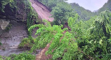 Ordu'da heyelan nedeniyle yol kapandı