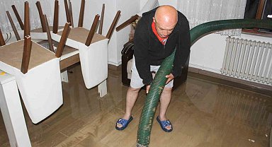 Ordu'da sağanak etkili oldu: Dere taşkını yaşandı, bazı evleri su bastı