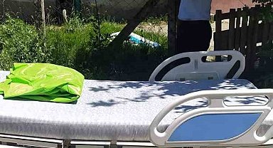 Örnek muhtar ihtiyaç sahiplerinin yanında