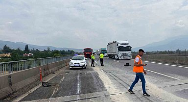 Osmaniye'de dorsesinde pirinç taşıyan tır otoyolda devrildi