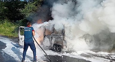 Otomobil alev alev yandı