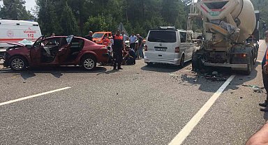 Otomobil beton mikserine arkadan çarptı: 1 ölü