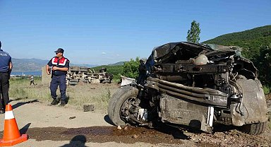 Otomobil ile kamyonun çarpıştığı kazada ölenlerin isimleri belli oldu