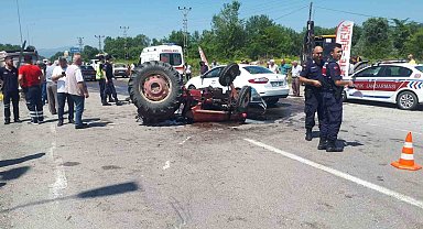 Otomobil ile traktör çarpıştı: 1 ölü 2 yaralı