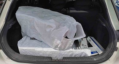 Otomobildeki çuvaldan bin 500 paket kaçak sigara çıktı