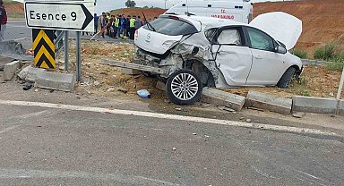 Otomobille çarpışan işçi servis minibüsü devrildi: 12 yaralı