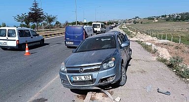 Otomobille öğrenci servisi çarpıştı: 8 yaralı