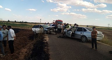 Otomobiller kafa kafaya çarpıştı: 5 yaralı