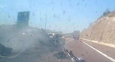 Otoyoldaki feci kaza araç kamerasında