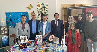 Özel gereksinimli bireylerin eserleri sergide yerini aldı
