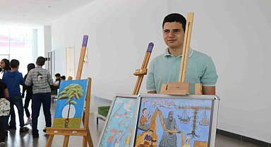 Özel öğrenci Enes; yaptığı resimlerle Türkiye derecesi elde etti