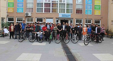 Özel öğrencilere bisikletli terapi