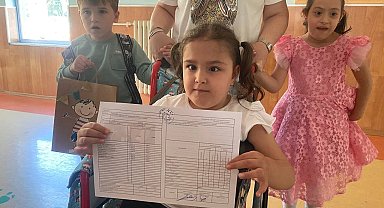 Özel öğrencilerin karne sevinci