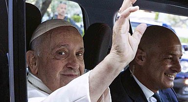 Papa Francis, hastaneden taburcu edildi