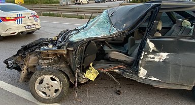 Paramparça olan otomobilden yaralı kurtuldu