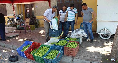 Pazarda sinekli meyvenin kilosu 40 TL'den alıcı buluyor