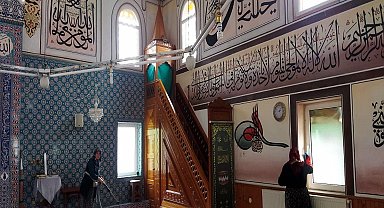 Pazaryeri'nde camiler bayrama hazırlanıyor