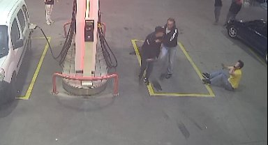 Pendik'te akaryakıt istasyonu çalışanına tornavidalı saldırı kamerada