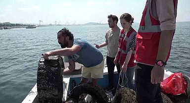 Pendik'te denizden çok sayıda araç lastiği çıktı