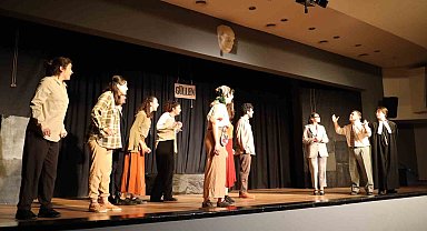 Perde 'depremzede çocuklar' için açıldı