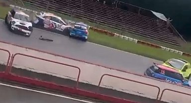 Pist Şampiyonası'nda yürekleri ağza getiren kaza