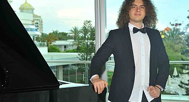 Piyano yolculuğunun ilk yılında, en zor yarışmada şampiyon oldu